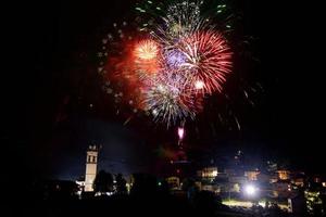 Feuerwerk in den Bergen foto