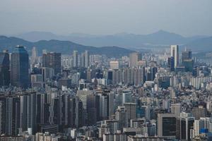 die landschaftsspitze eines berges in seoul, korea foto