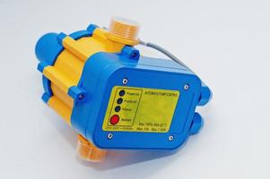 automatische elektronische Schaltersteuerung Wasserpumpendruckregler. foto