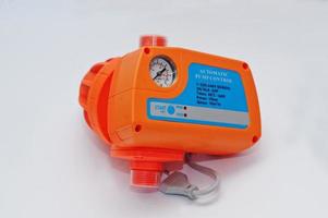 automatische elektronische Schaltersteuerung Wasserpumpendruckregler. foto