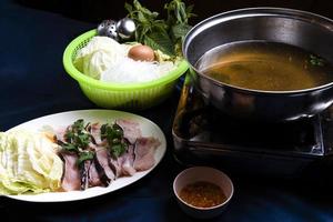 bilder von thailändischem essen, isaan essen, berühmt in asien foto