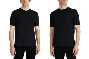 schwarzes t-shirt auf zwei seiten auf einem weißen isolierten hintergrund, kopierraum foto