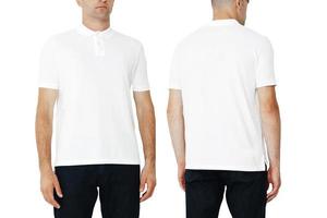 T-Shirt auf einem Mann, isoliert auf weißem Hintergrund, kopieren Sie den Raum foto