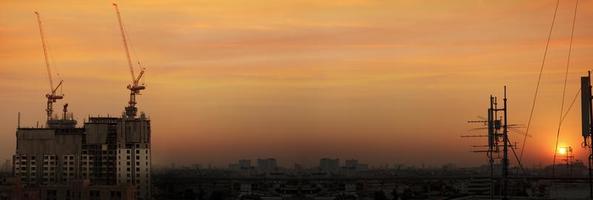 Thailand-Panoramabild bei Sonnenuntergang foto