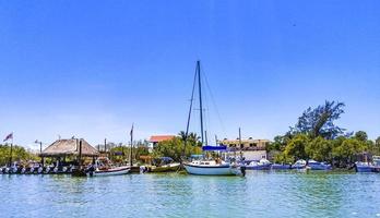 holbox quintana roo mexiko 2022 panorama landschaft holbox boote hafen muelle de holbox mexiko. foto