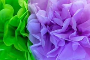 grüne und lila Kunstblumen Hintergrundtextur. foto