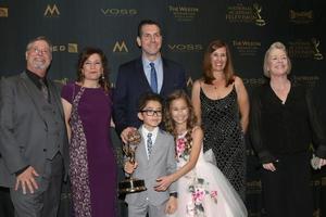 los angeles, 1. mai - allgemeine krankenhausproduzenten, frank valentini, nicolas bechtel, brooklyn rae silzer bei den 43. daytime emmy awards im westin bonaventure hotel am 1. mai 2016 in los angeles, ca foto