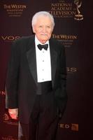 Los Angeles, 1. Mai - John Aniston bei den 43. Daytime Emmy Awards im Westin Bonaventure Hotel am 1. Mai 2016 in Los Angeles, ca foto