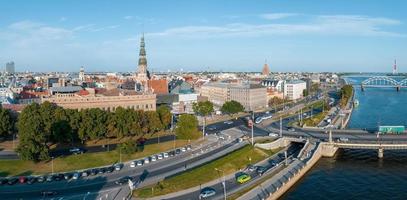 schöne luftaufnahme der stadt riga, der hauptstadt von lettland. foto