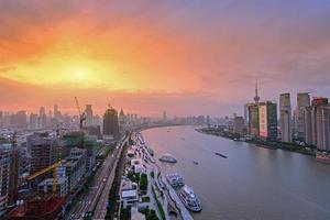 moderne Stadt bei Sonnenaufgang, Skyline von Shanghai foto