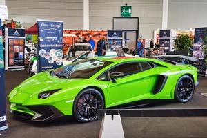 friedrichshafen - mai 2019 green lime lamborghini aventador lp 750 4 sv 2016 bei motorworld classics bodensee am 11. mai 2019 in friedrichshafen, deutschland foto