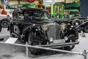 sinsheim, deutschland - mai 2022 schwarz mercedes-benz 770 k 1940 cabrio foto