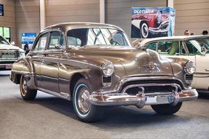 friedrichshafen - mai 2019 sandbraun oldsmobile 1949 bei motorworld classics bodensee am 11. mai 2019 in friedrichshafen, deutschland foto