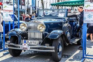 deutschland, limburg - april 2017 dunkelblauer wanderer w10 w11 1926 cabrio in limburg an der lahn, hessen, deutschland foto