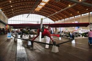 friedrichshafen - mai 2019 rotes flugzeug pzl-104 wilga 35 1976 bei motorworld classics bodensee am 11. mai 2019 in friedrichshafen, deutschland foto