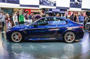 frankfurt - september 2015 alfa romeo giulia präsentiert auf der iaa intern foto