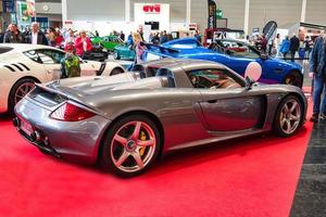 friedrichshafen - mai 2019 silber porsche carrera gt 2002 bei motorworld classics bodensee am 11. mai 2019 in friedrichshafen, deutschland foto