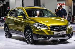 frankfurt - september 2015 suzuki sx4 s-cross auf der iaa inter präsentiert foto