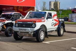 moskau - aug 2016 vaz-2329 lada 4x4 pickup präsentiert auf dem internationalen automobilsalon mias moskau am 20. august 2016 in moskau, russland foto