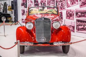 moskau - aug 2016 mercedes-benz 170v carbiolet a präsentiert auf dem internationalen automobilsalon mias moskau am 20. august 2016 in moskau, russland foto