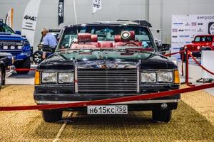 moskau - aug 2016 zil 41041 cabrio präsentiert auf dem internationalen automobilsalon mias moskau am 20. august 2016 in moskau, russland foto