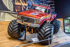 sinsheim, deutschland - mai 2022 red super monster ford f serie 1986 foto