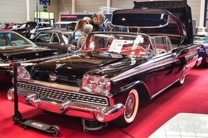 friedrichshafen - mai 2019 black ford skyliner fairlane 500 cabrio bei motorworld classics bodensee am 11. mai 2019 in friedrichshafen, deutschland foto