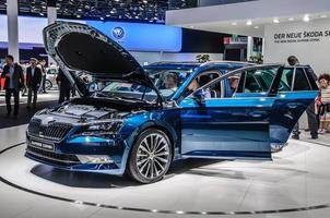 frankfurt - september 2015 skoda superb combi auf der iaa inter präsentiert foto