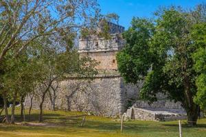 ruinen des roten hauses in chichen itza, yucatan, mexiko, maya-zivilisation foto