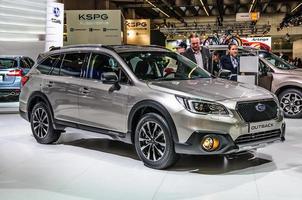 frankfurt - september 2015 subaru outback auf der iaa internati vorgestellt foto