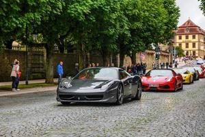 deutschland, fulda - jul 2019 dunkelgrauer ferrari 458 spider coupe wurde auf der frankfurter autoausstellung 2011 vorgestellt. Diese Cabrio-Variante des 458 Italia verfügt über ein versenkbares Aluminium-Hardtop, das foto