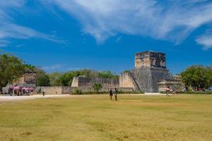 der große ballplatz, gran juego de pelota der archäologischen stätte chichen itza in yucatan, mexiko foto