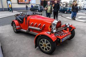 deutschland, limburg - april 2017 roter vintage bugatti typ 38 roadster in limburg an der lahn, hessen, deutschland foto