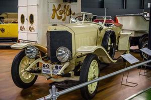 sinsheim, deutschland - mai 2022 beige mercedes 22 50 cabrio 1914 foto