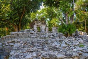playacar maya-ruinen im waldpark in playa del carmen, yucatan, mexiko foto