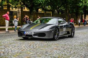 deutschland, fulda - jul 2019 dunkelgrauer ferrari f430 typ f131 cabrio ist ein sportwagen des italienischen automobilherstellers ferrari von 2004 bis 2009 als nachfolger des ferrari 360. das auto i foto