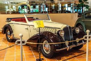 fontvieille, monaco - juni 2017 weißes delahaye 135 ms cabrio 1947 in monaco top cars collection museum foto