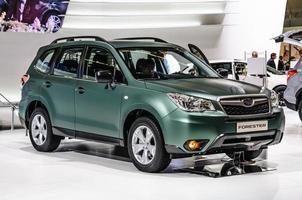 frankfurt - september 2015 subaru forester präsentiert auf der iaa internat foto