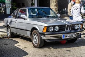 deutschland, limburg - april 2017 silber bmw e24 6 1976 in limburg an der lahn, hessen, deutschland foto