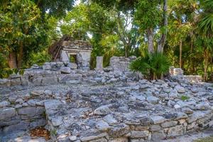 playacar maya-ruinen im waldpark in playa del carmen, yucatan, mexiko foto