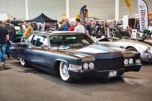 friedrichshafen - mai 2019 schwarzer cadillac de ville 1969 limousine bei motorworld classics bodensee am 11. mai 2019 in friedrichshafen, deutschland foto