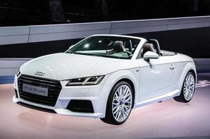 frankfurt - september 2015 audi tt 2.0 tdi ultra cabrio vorgestellt bei foto