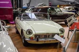 sinsheim, deutschland - mai 2022 weiß mg b cabrio 1972 foto