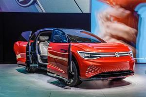 frankfurt, germany - sept 2019 red volkswagen vw id roomzz ist ein elektroauto, das auf der meb-plattform basiert. Es handelt sich um einen großen Geländewagen, der 2021 auf einer internationalen Automobilmesse in Produktion geht foto