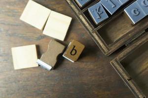 Holz Stempel Alphabet Nahaufnahme Bild für den Hintergrund. foto