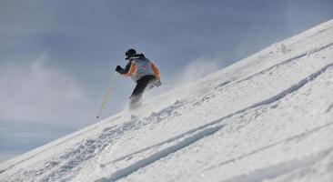 Skifahrer freie Fahrt foto