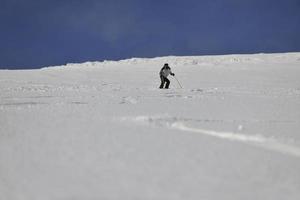 Skifahrer freie Fahrt foto