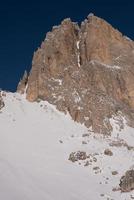 Tourenskispuren im Schnee foto