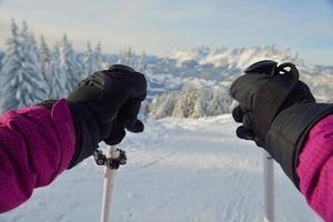 Winterspaß und Skifahren foto