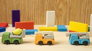 LKW-Bauspielzeug mehrfarbig für Grundstücks- und Gebäudeinhalte foto